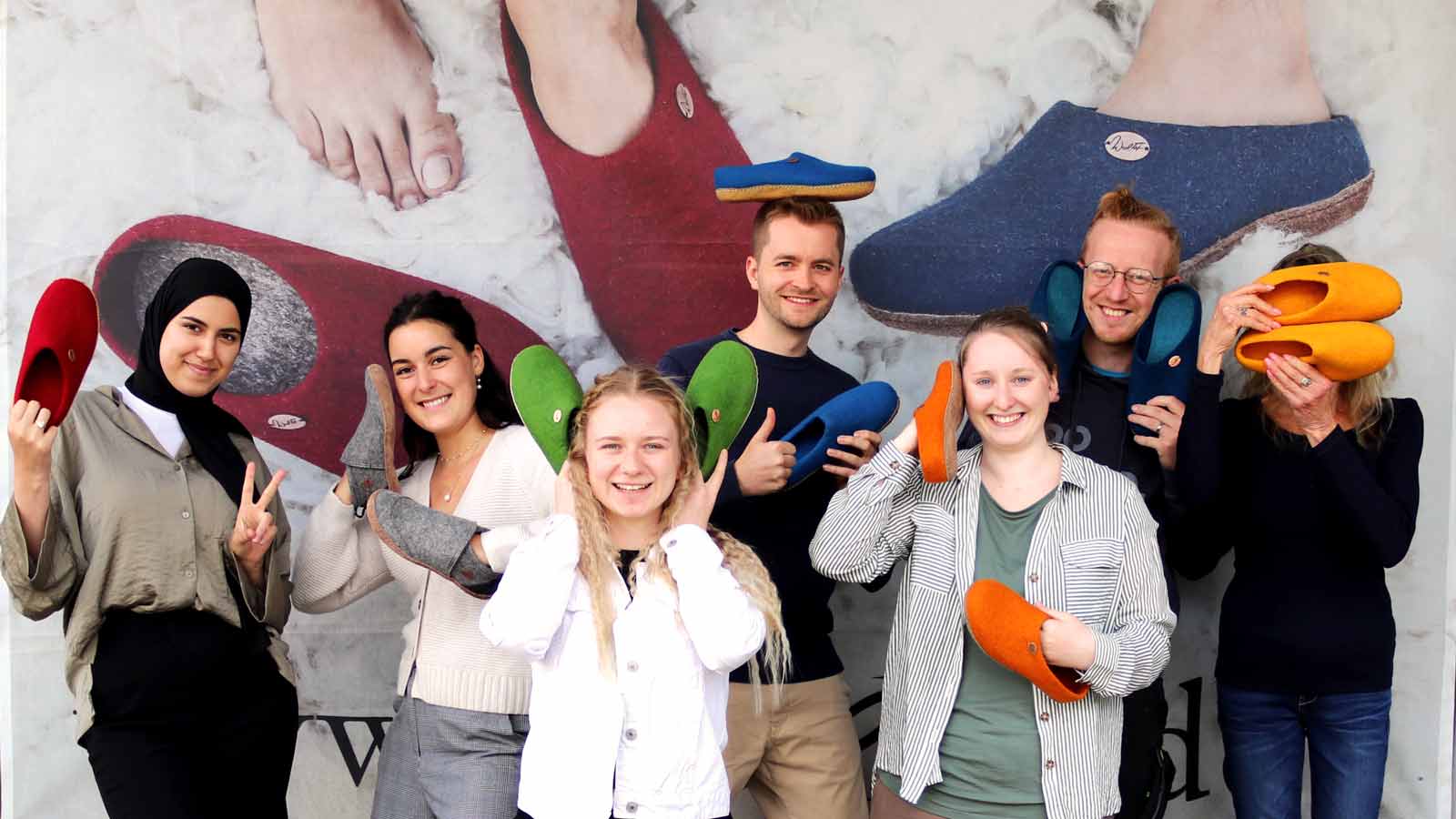 Zu sehen ist das WoolFit Team