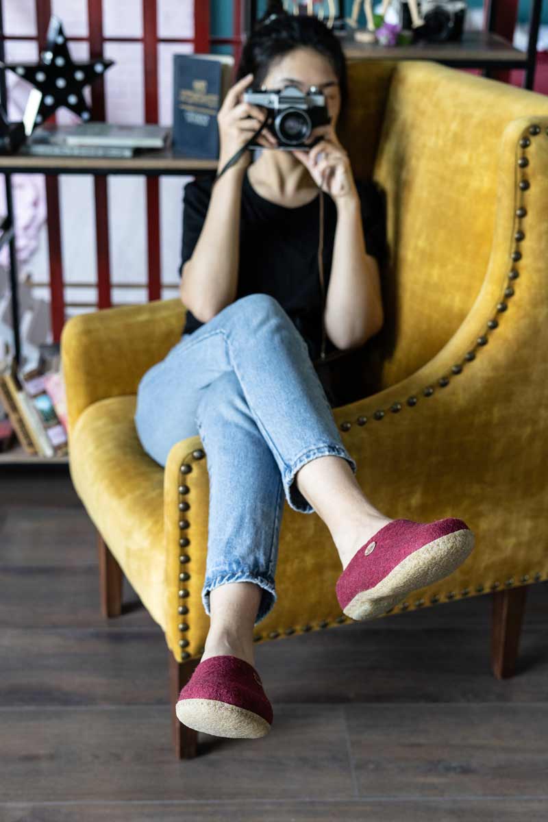 hinten classic-pantoffeln-mit-gummisohle-dunkelrot #farbe_dunkelrot