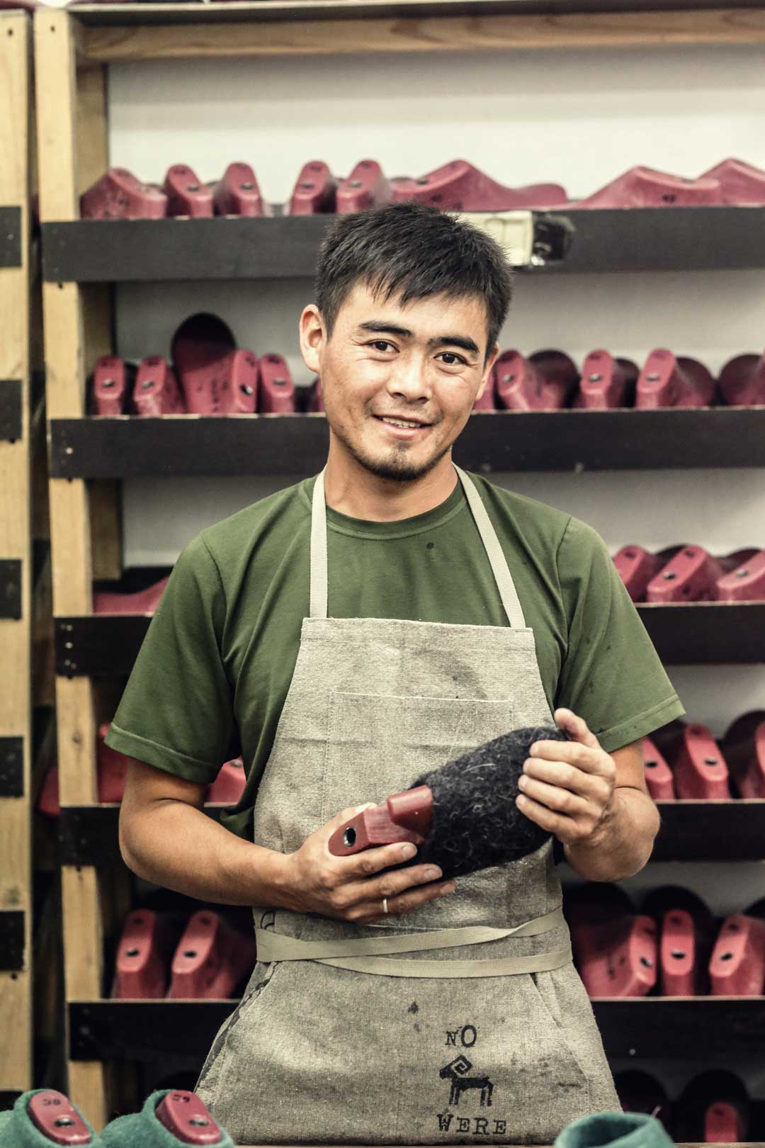 seite classic-pantoffeln-mit-gummisohle-graphit #farbe_graphit