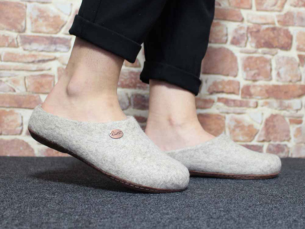 5 classic-handgefilzte-pantoffeln-mit-einlegesohle-beige #farbe_beige