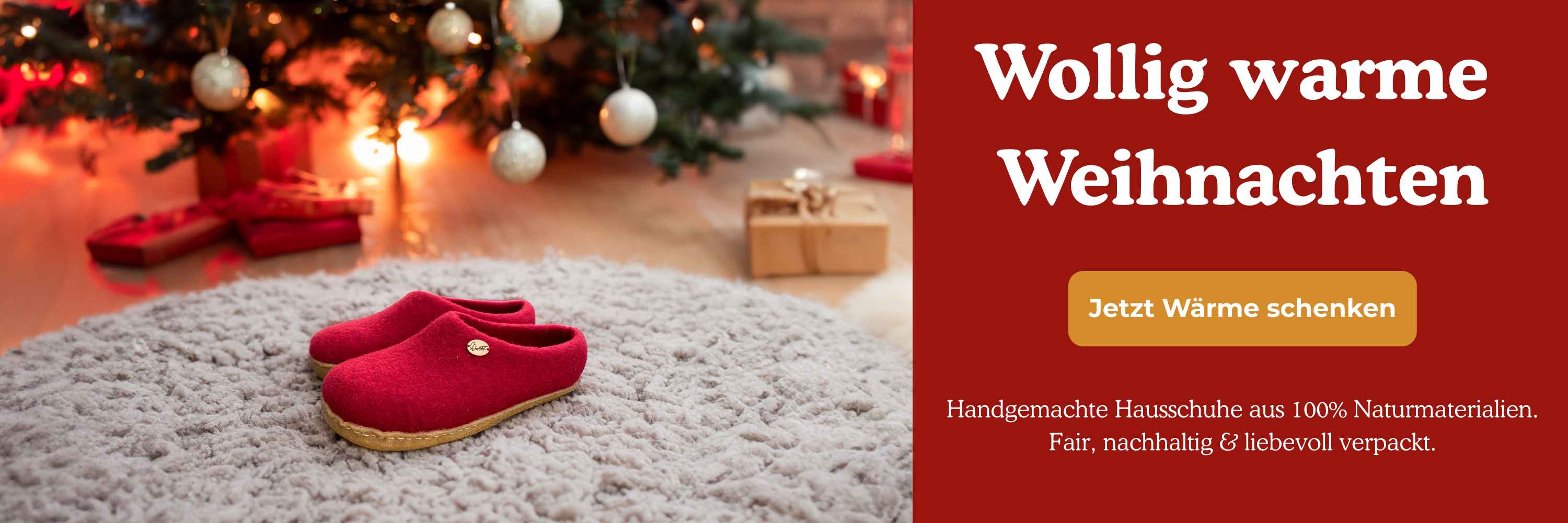 WoolFit Hausschuhe vor einem Weihnachtsbaum Startseitenbild desktop