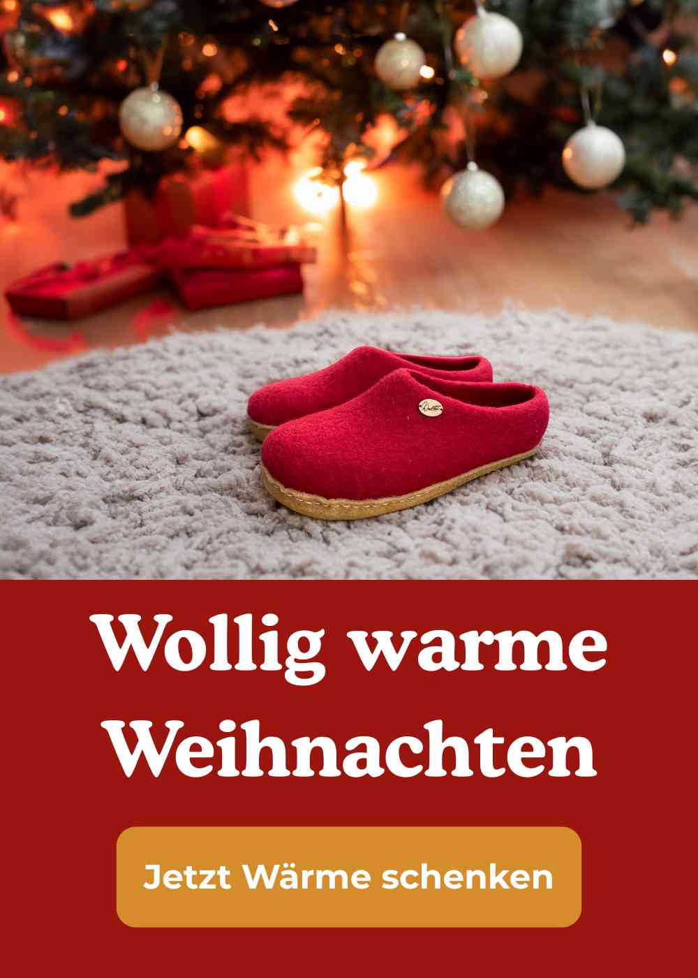 WoolFit Hausschuhe vor einem Weihnachtsbaum Startseitenbild mobile